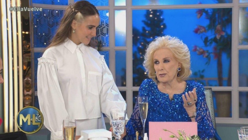 Ambar de Benedictis junto a Mirtha Legrand Ambar de Benedictis junto a Mirtha Legrand