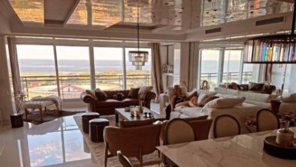 Las extravagantes instalaciones del piso en el que se quedó Wanda Nara y su familia. Las extravagantes instalaciones del piso en el que se quedó Wanda Nara y su familia.