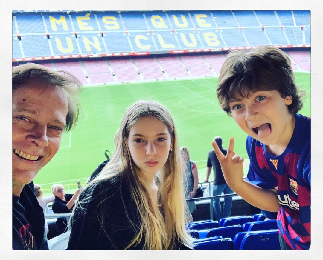 Con Mía y Alejo, sus hijos menores, en Barcelona.