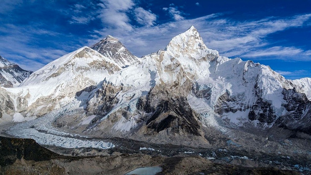 Para China, la cumbre del Everest, que comparte con Nepal a 8.848 metros de altura, representa un riesgo sanitario.