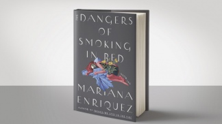 "Los peligros de fumar en la cama" figura en la lista corta de finalistas que aspiran al Premio Booker Internacional.