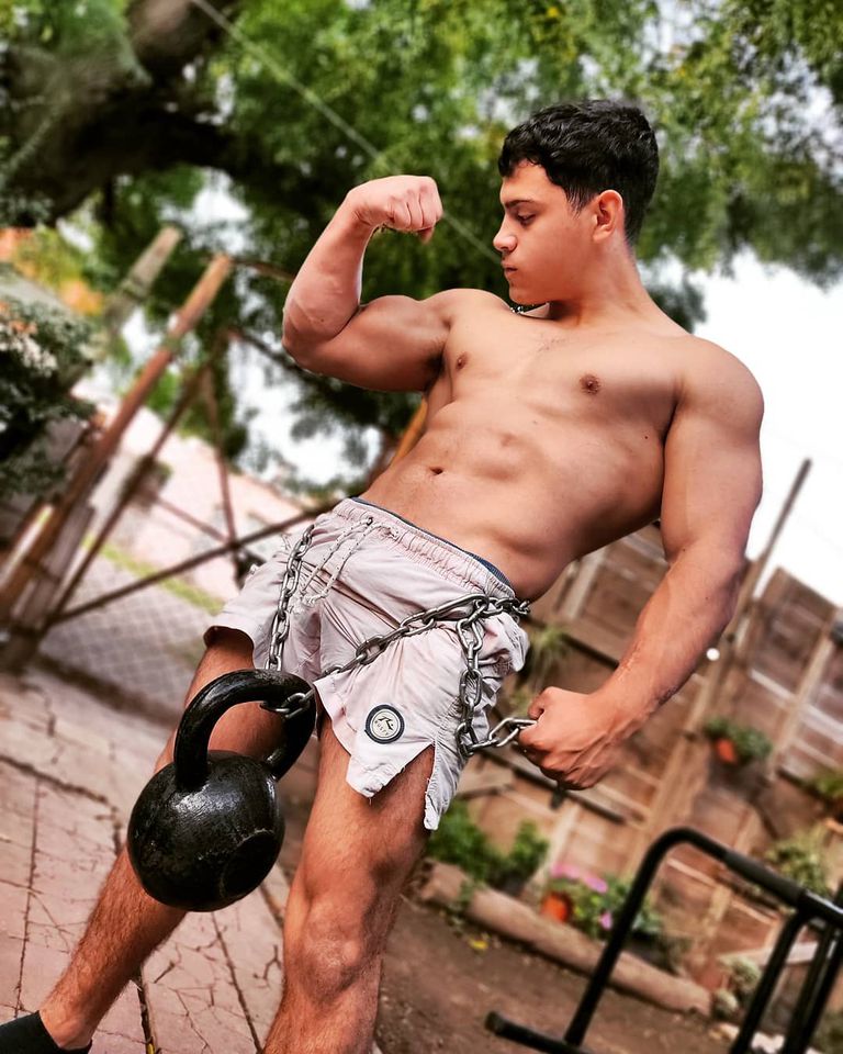 Matías Antúnez es atleta profesional de Power Free y de Street Lifting, por lo que tiene un estado físico privilegiado para el desafío de Bienvenidos a bordo