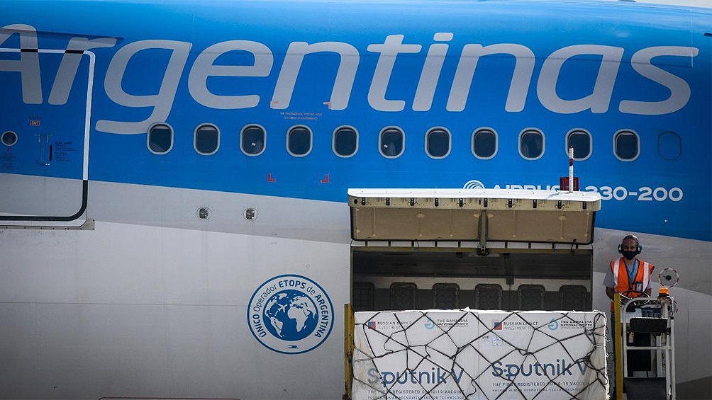 Tras el reabastecimiento de combustible, el avión volvió a despegar nuevamente, ahora rumbo a Buenos Aires, a las 6.54.