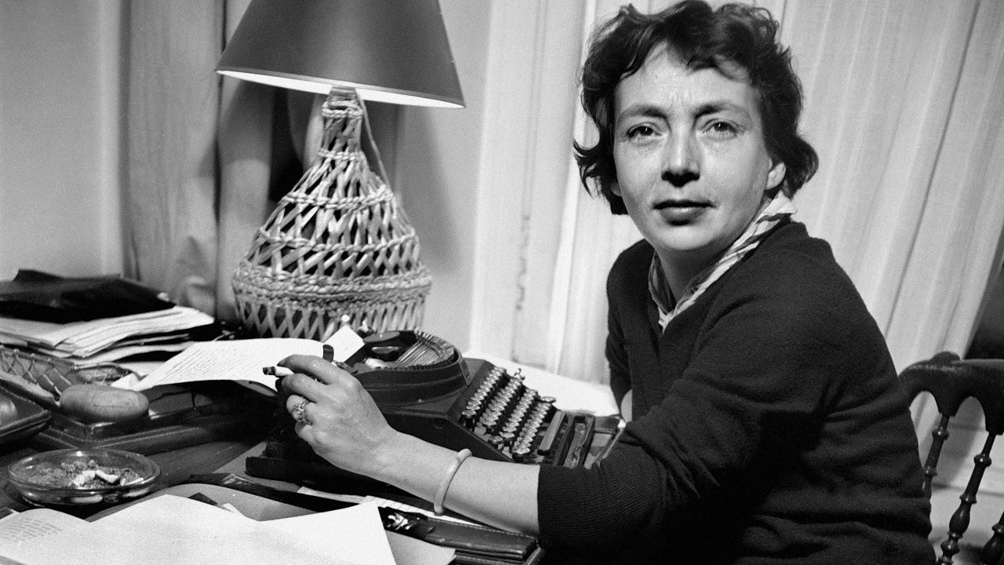 La obra de Duras está en sintonía con los intelectuales que en 1977 pidieron la despenalización de las relaciones consensuales entre adultos y menores de quince años.