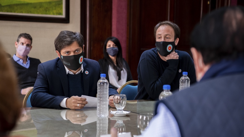 Kicillof anunció que adelantará el amento de sueldo de los estatales para el mes de julio.