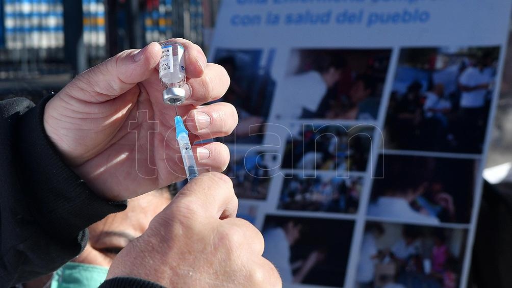 Los bonaerenses mayores de 30 años tienen liberada la vacunación y pueden acercarse a cualquier posta. (foto Victoria Egurza)