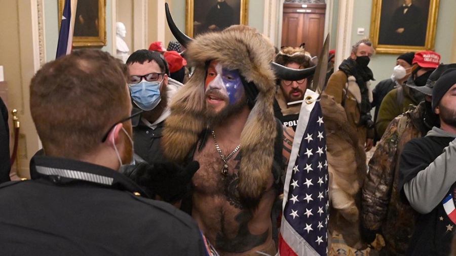 El 6 de enero de 2021 miles de manifestantes marcharon al Capitolio y entraron a la fuerza