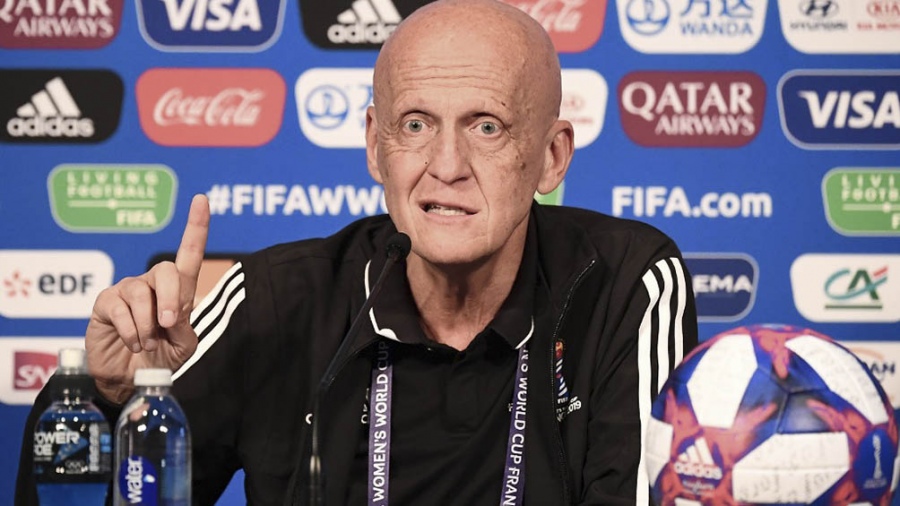 El italiano Pierluigi Collina titular de la Comisin de rbitros de la FIFA espera que el nuevo sistema ayude a seguir mejorando