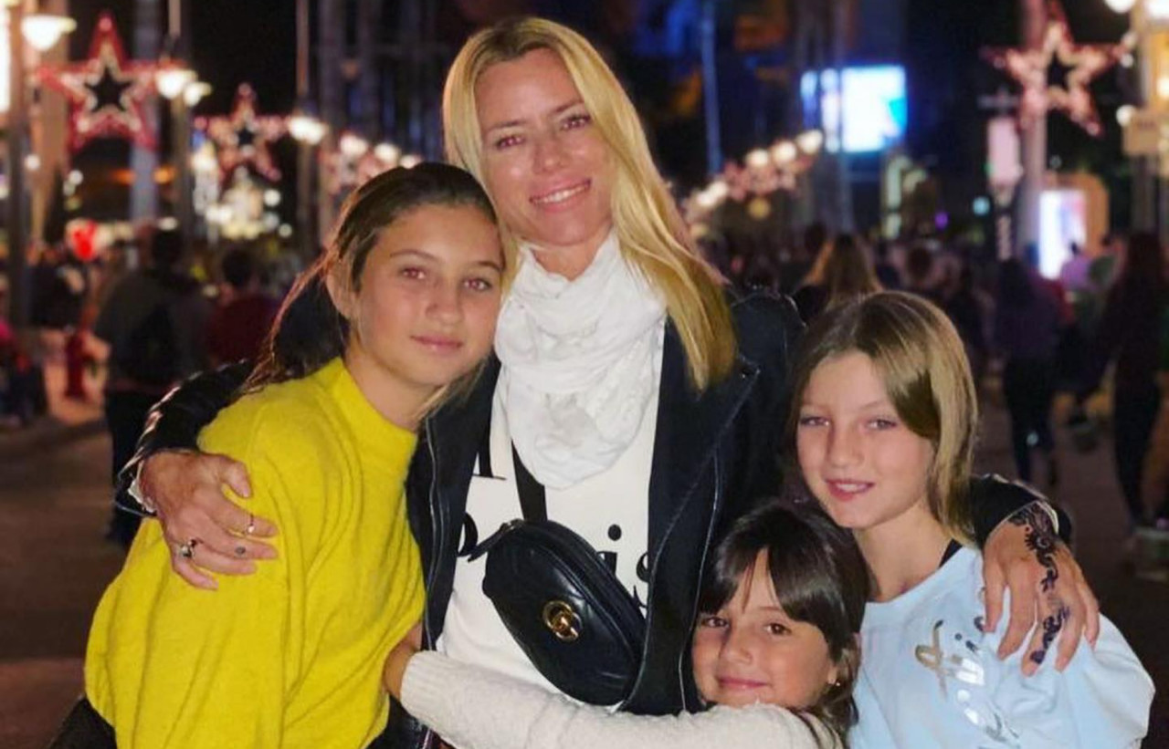 Nicole Neumann junto a sus hijas. Foto: Instagram.